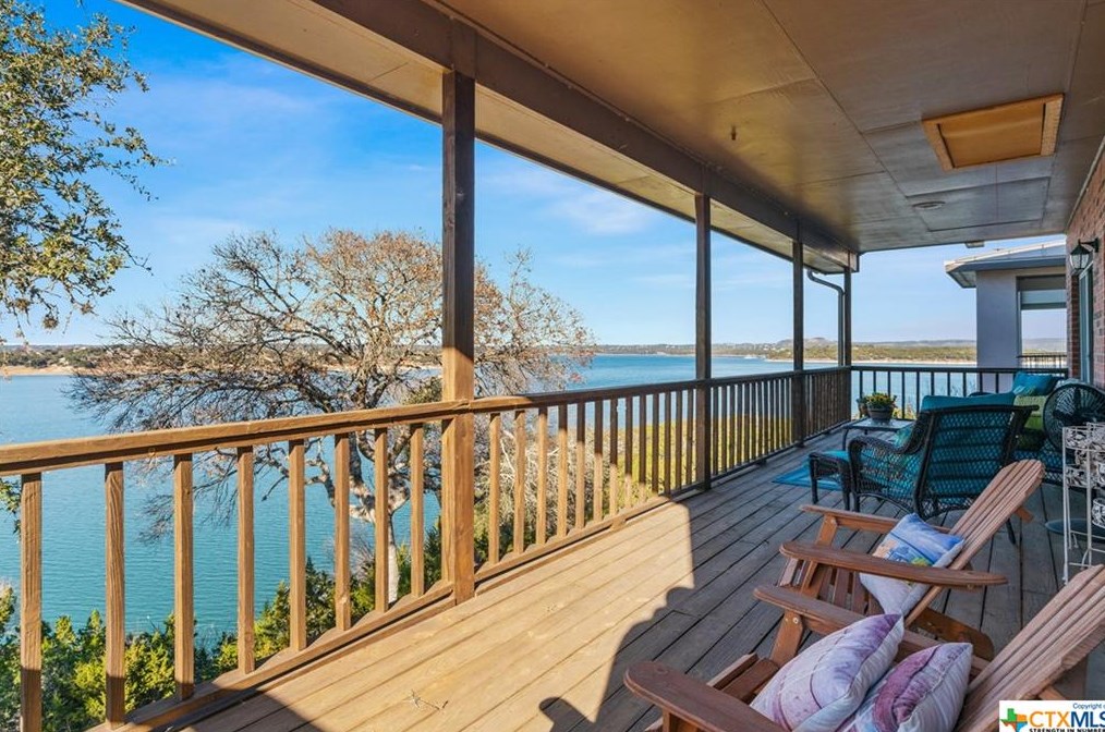 1870 Stagecoach Dr, New Braunfels TX 78133-4059 exterior