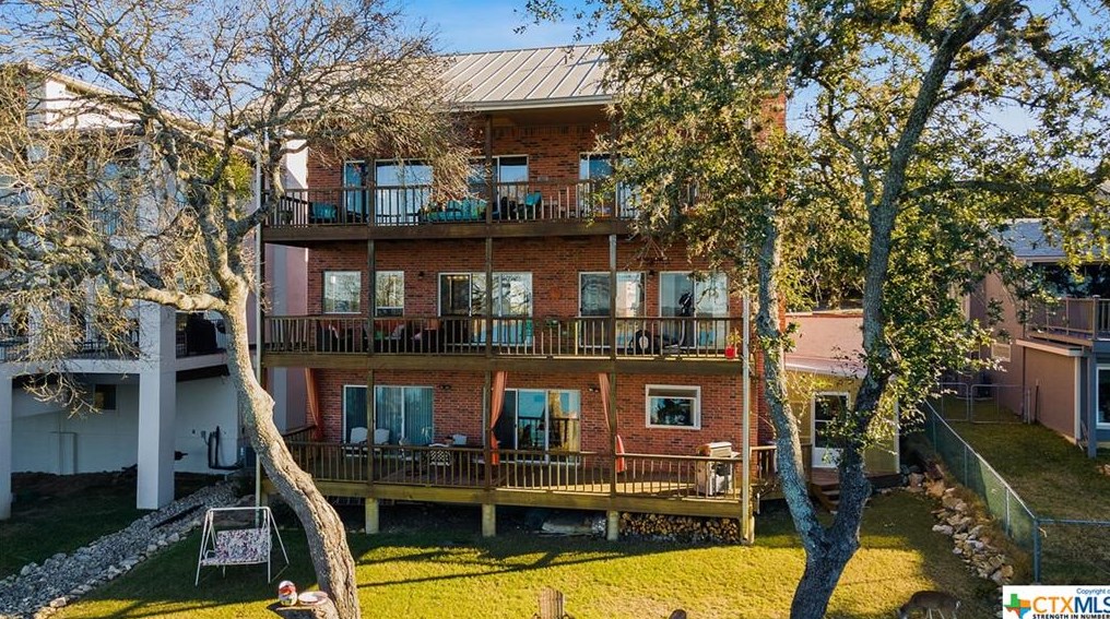 1870 Stagecoach Dr, New Braunfels TX 78133-4059 exterior