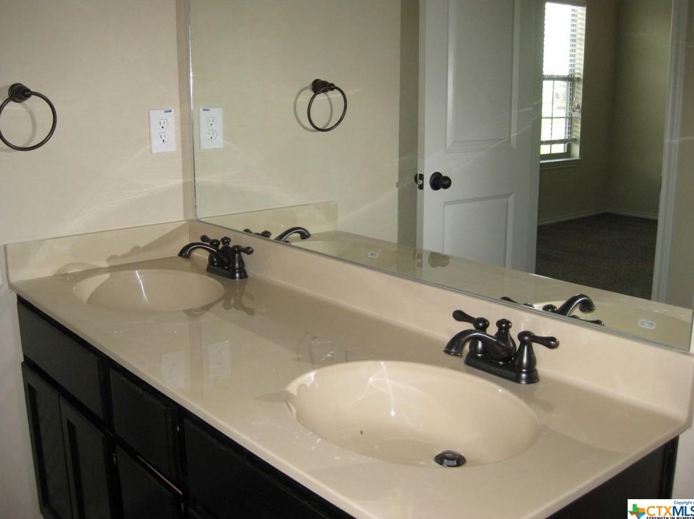 204 Anne Louise Dr, New Braunfels TX  78130-3493 exterior