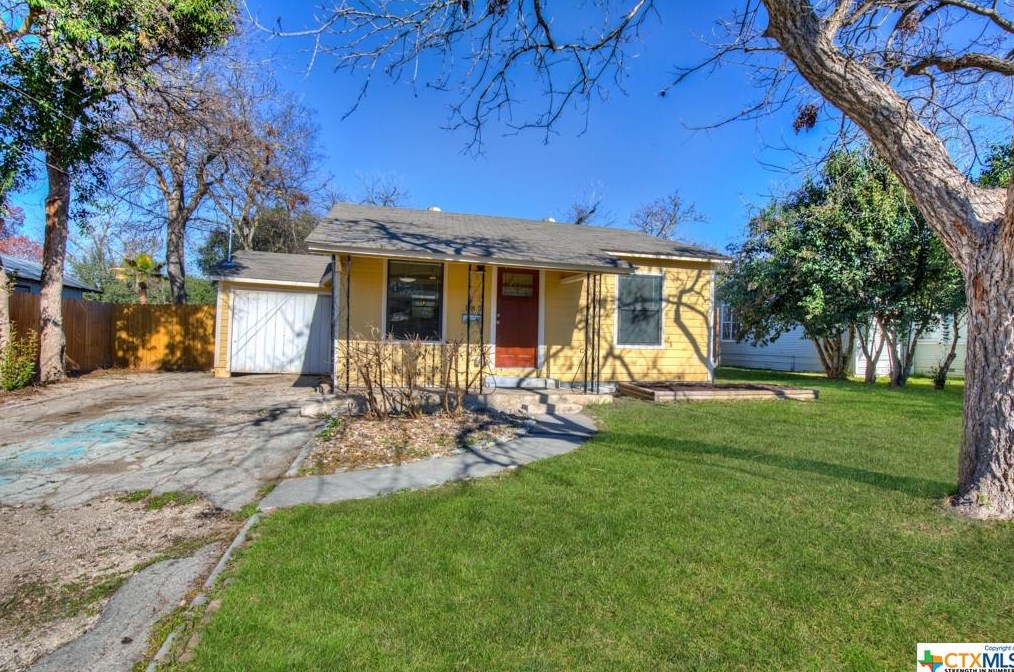 185 Hackberry Ave, New Braunfels TX  78130-6345 exterior