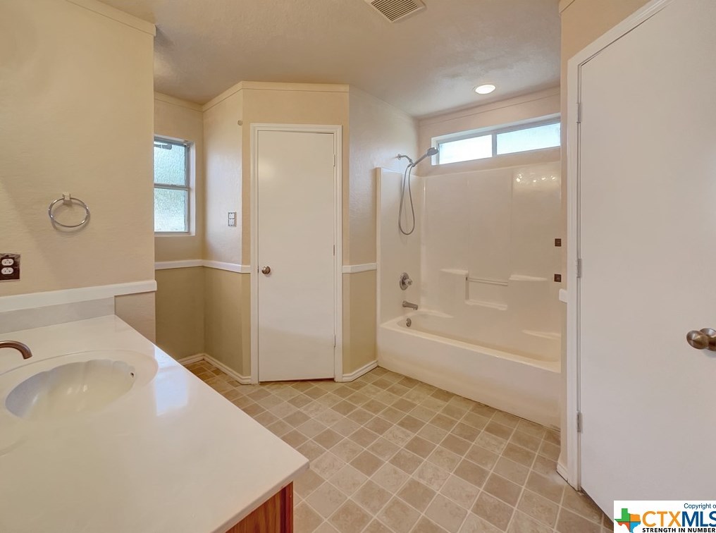 3600 Lakecrest Dr, Killeen TX 76549-4311 exterior