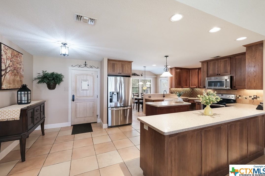 1340 Summerwood Dr, New Braunfels TX 78130-3625 exterior