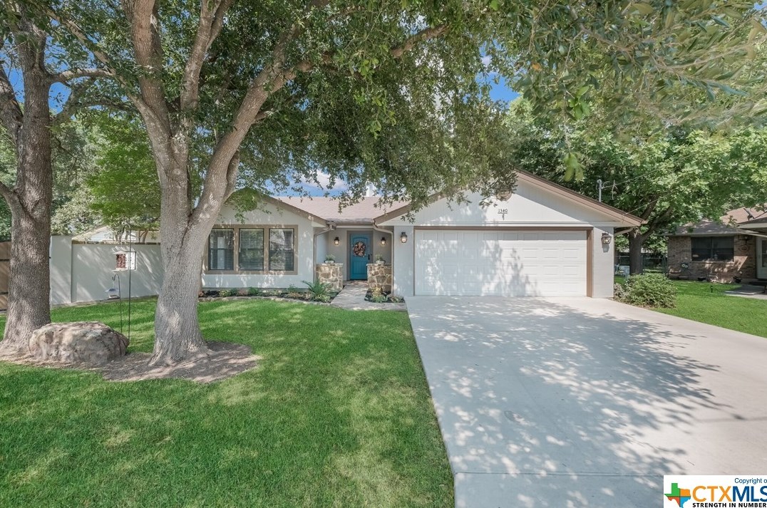 1340 Summerwood Dr, New Braunfels TX 78130-3625 exterior