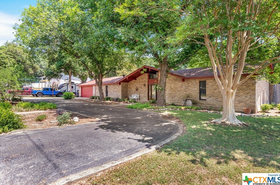 1248 River Acres Dr, New Braunfels, TX 78130-3529