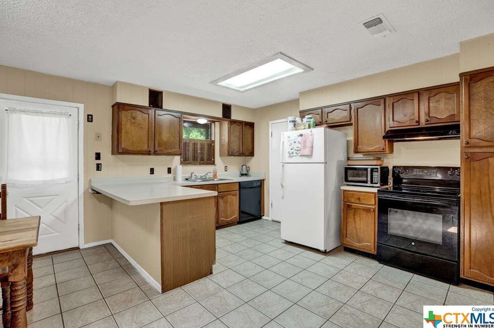 221 Gruene Rd, New Braunfels TX  78130-3213 exterior