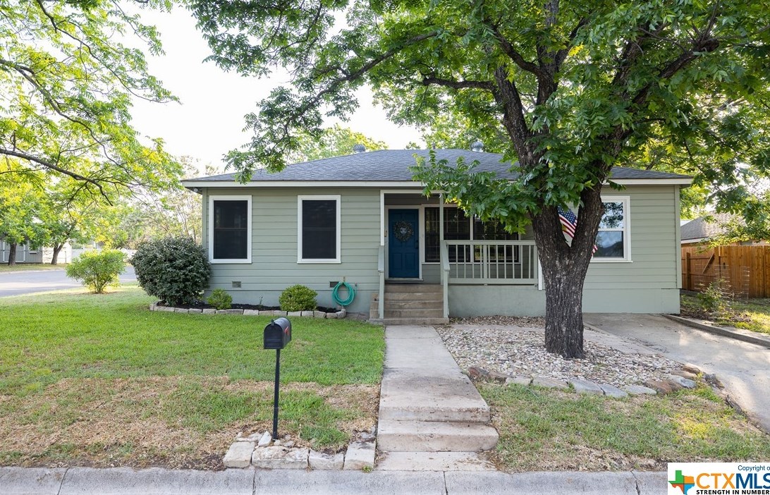 202 Arnold St, Lampasas, TX 76550-1607