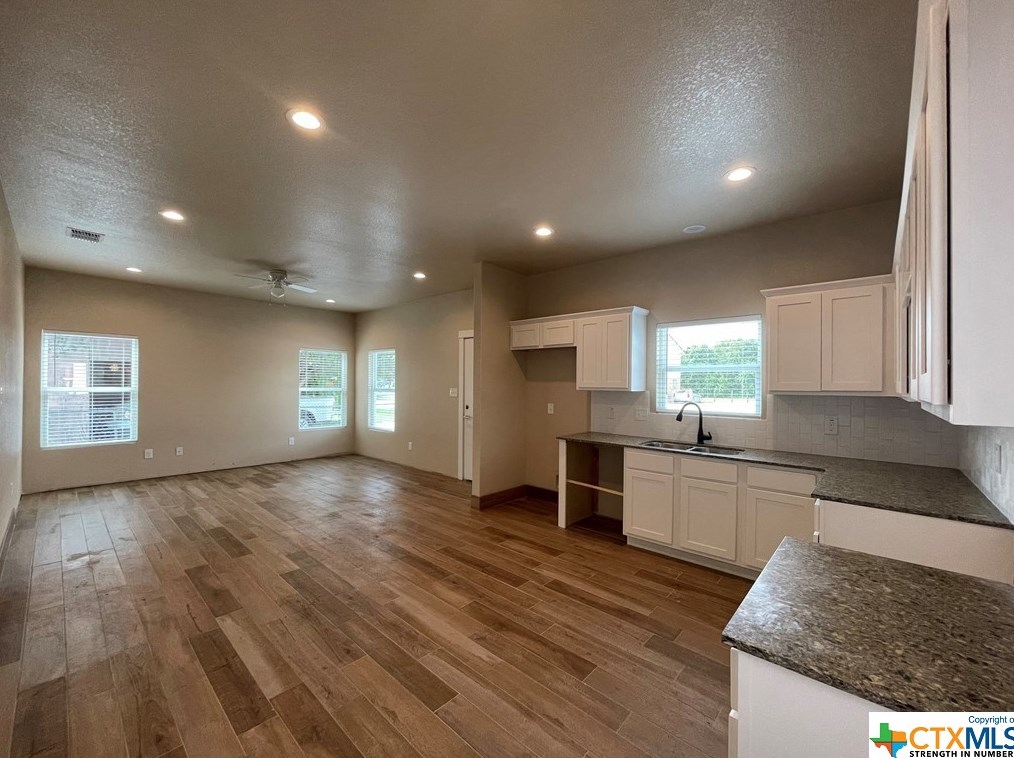 1172 Sycamore St, Seguin, TX 78155