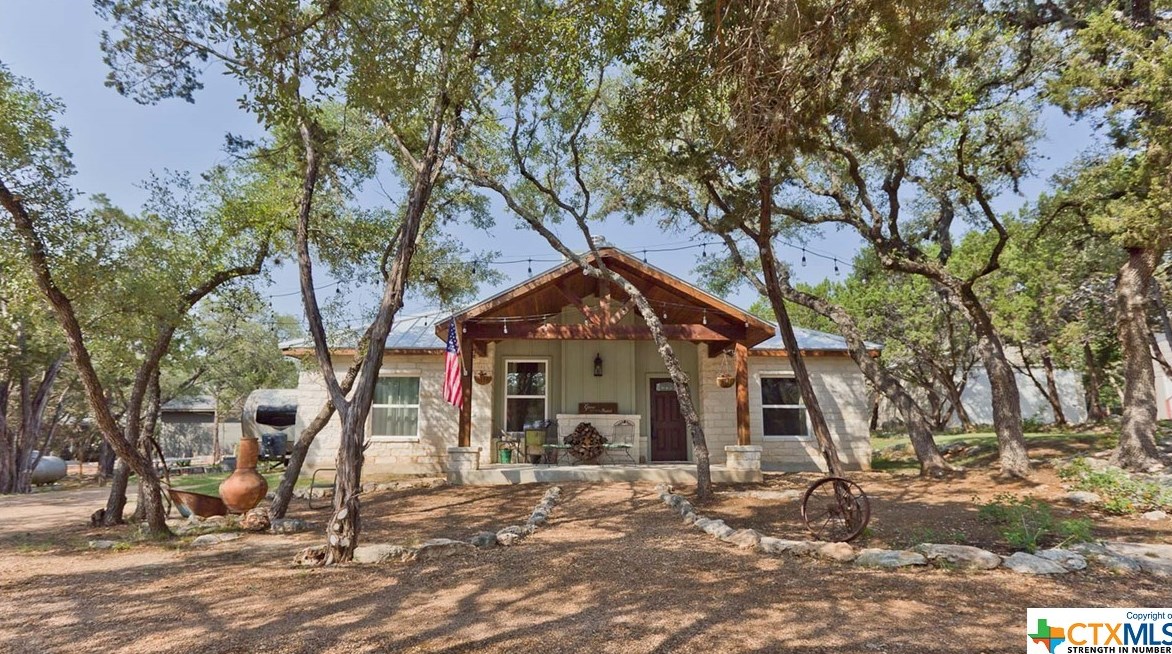 648 Mockingbird Dr, New Braunfels, TX 78133-3698