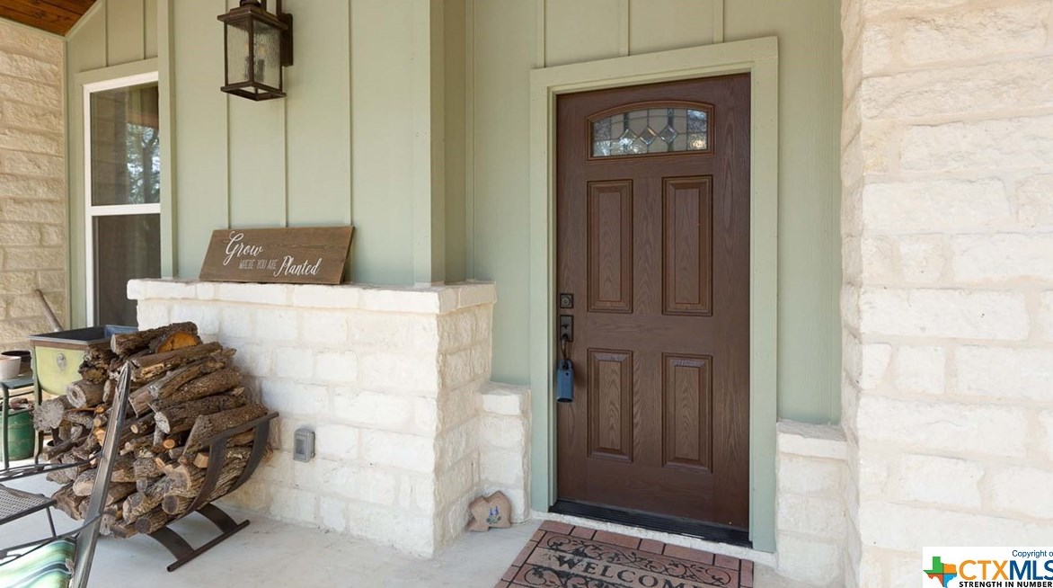 648 Mockingbird Dr, New Braunfels TX 78133-3698 exterior