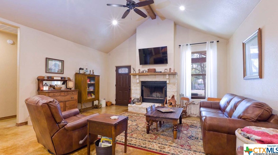 648 Mockingbird Dr, New Braunfels TX 78133-3698 exterior