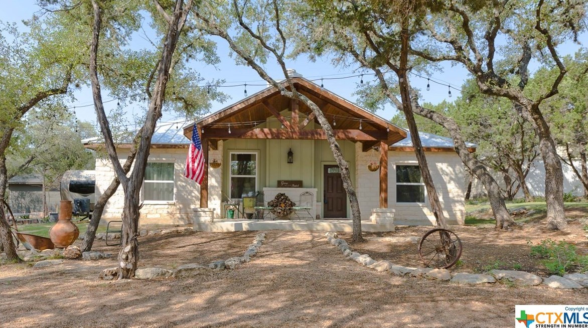 648 Mockingbird Dr, New Braunfels TX 78133-3698 exterior