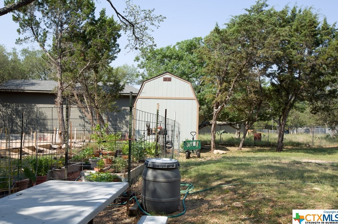 648 Mockingbird Dr, New Braunfels TX 78133-3698 exterior