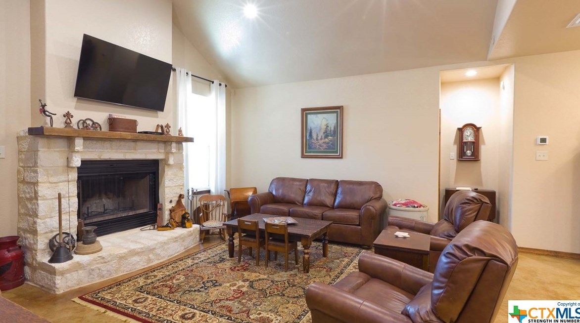 648 Mockingbird Dr, New Braunfels TX 78133-3698 exterior