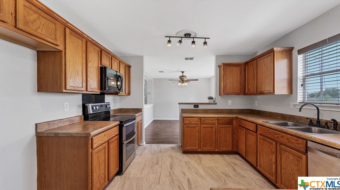 2492 Medina Dr, New Braunfels TX 78130-3195 exterior