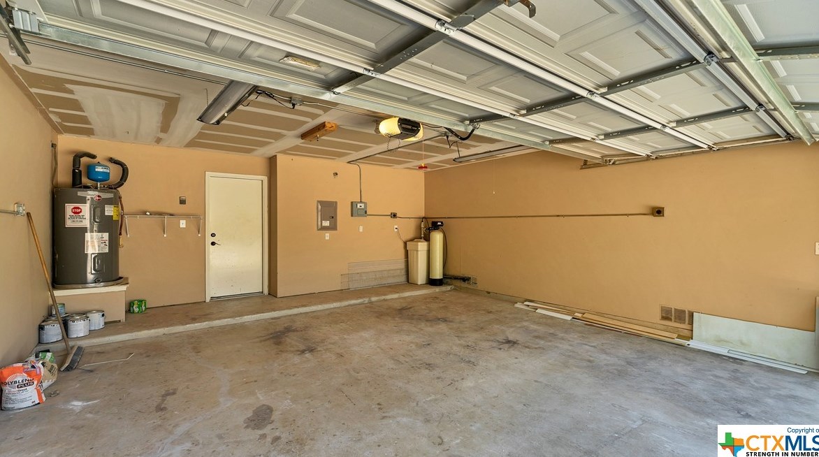 2492 Medina Dr, New Braunfels TX 78130-3195 exterior