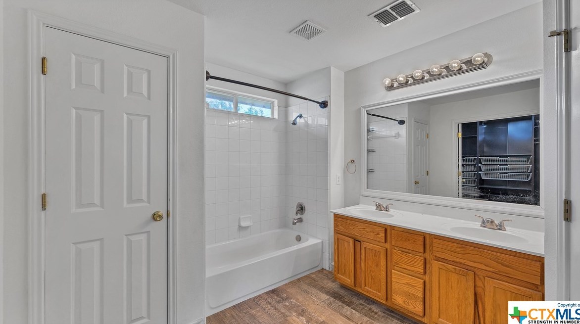 2492 Medina Dr, New Braunfels TX 78130-3195 exterior