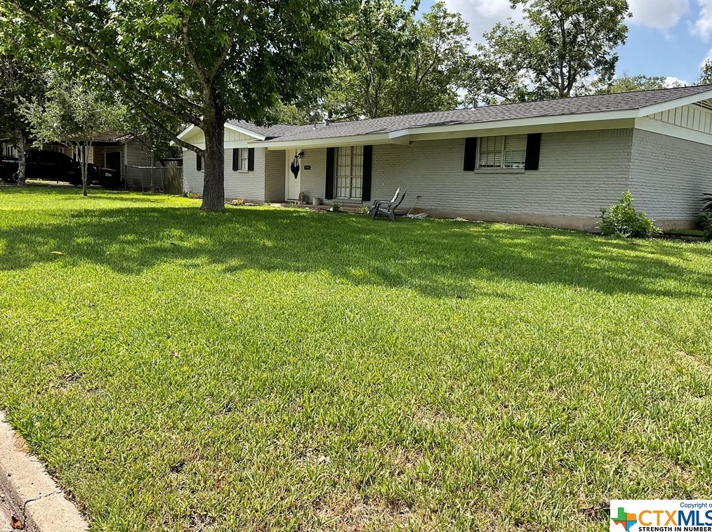 1001 Huck St, Edgar, TX 77954-2207
