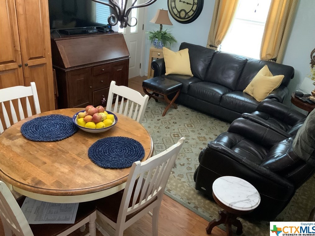 381 Hickory Ave, New Braunfels TX 78130-5828 exterior