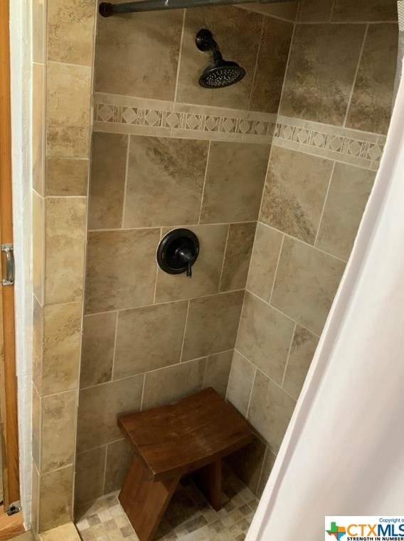 381 Hickory Ave, New Braunfels TX 78130-5828 exterior