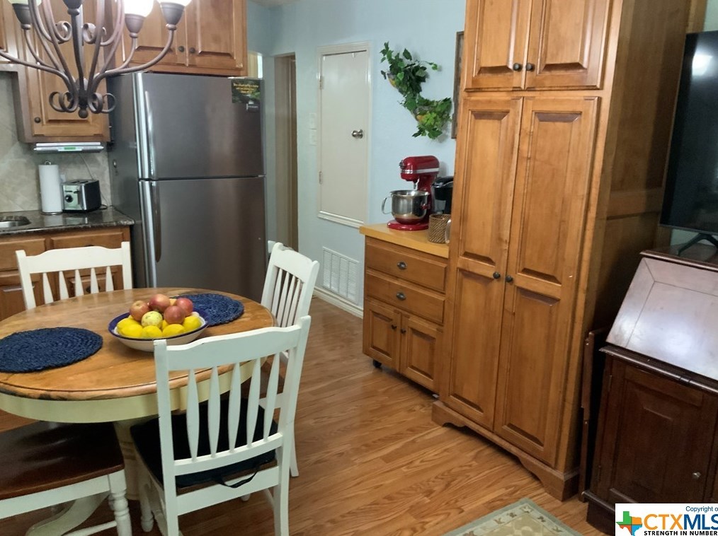 381 Hickory Ave, New Braunfels TX 78130-5828 exterior