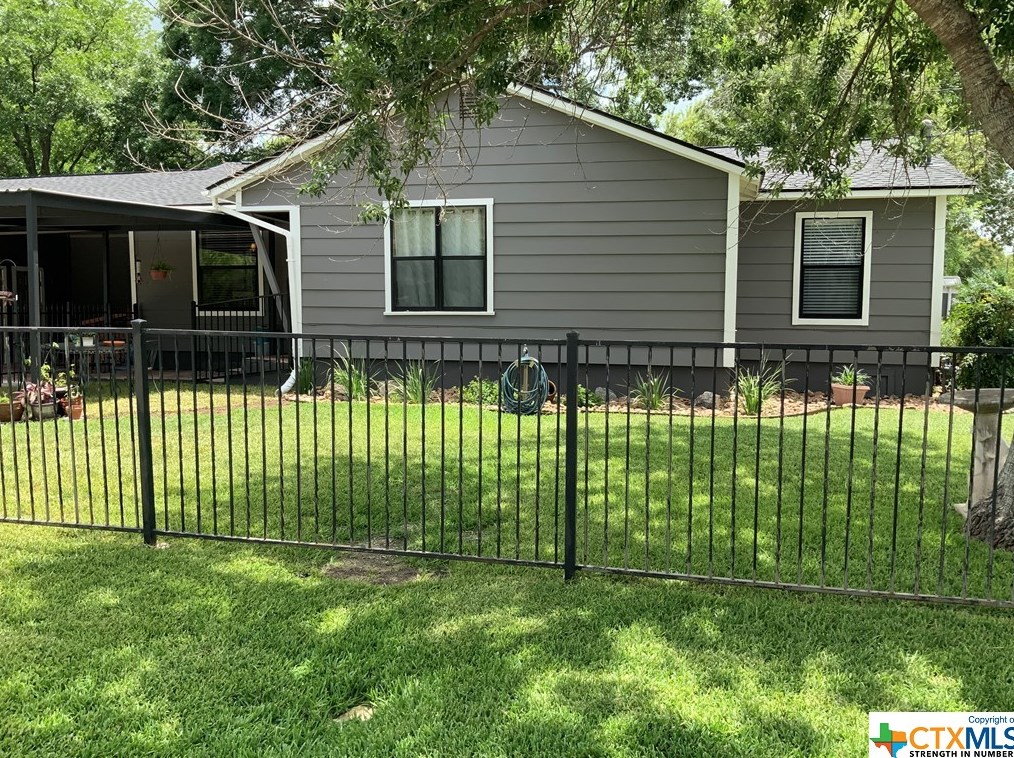 381 Hickory Ave, New Braunfels, TX 78130-6315