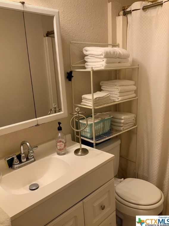 381 Hickory Ave, New Braunfels TX 78130-5828 exterior