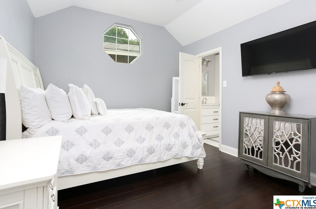 1075 Colleen Dr, New Braunfels TX 78133-5327 exterior