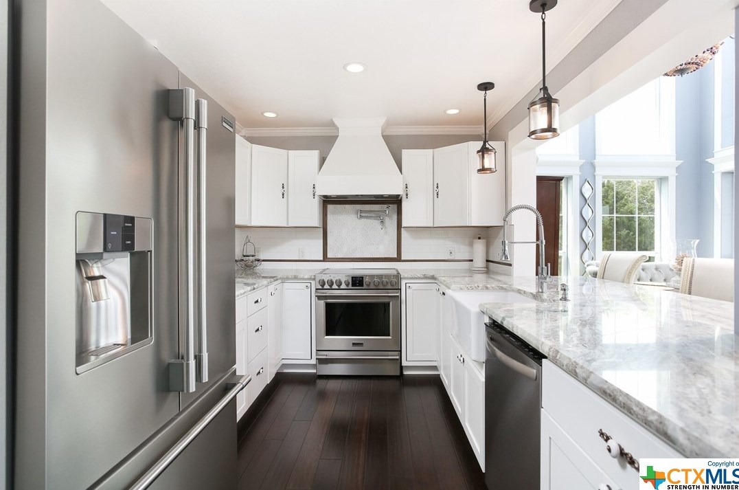 1075 Colleen Dr, New Braunfels TX 78133-5327 exterior