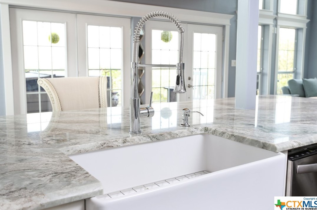 1075 Colleen Dr, New Braunfels TX 78133-5327 exterior