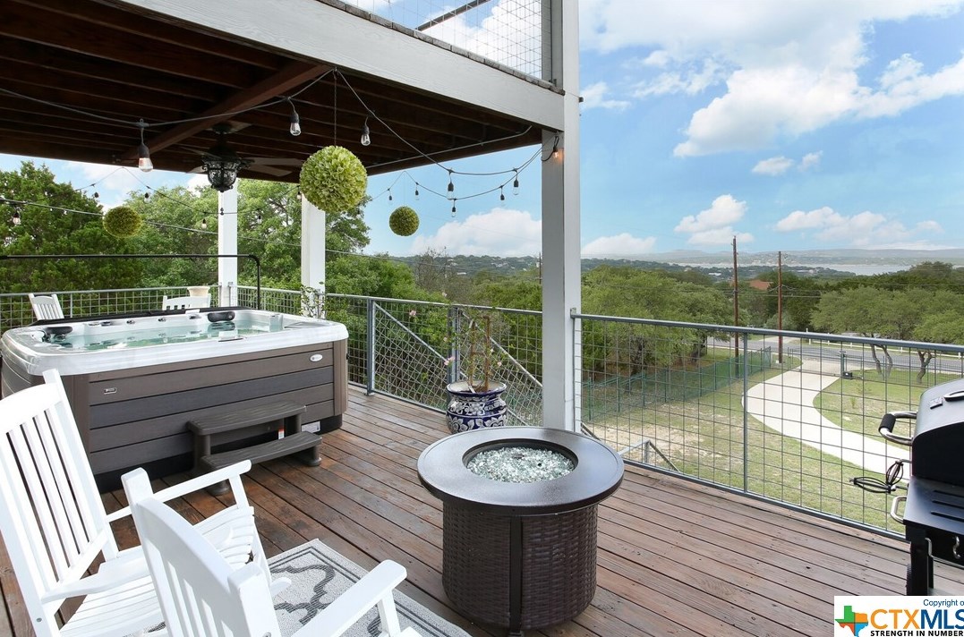 1075 Colleen Dr, New Braunfels TX 78133-5327 exterior