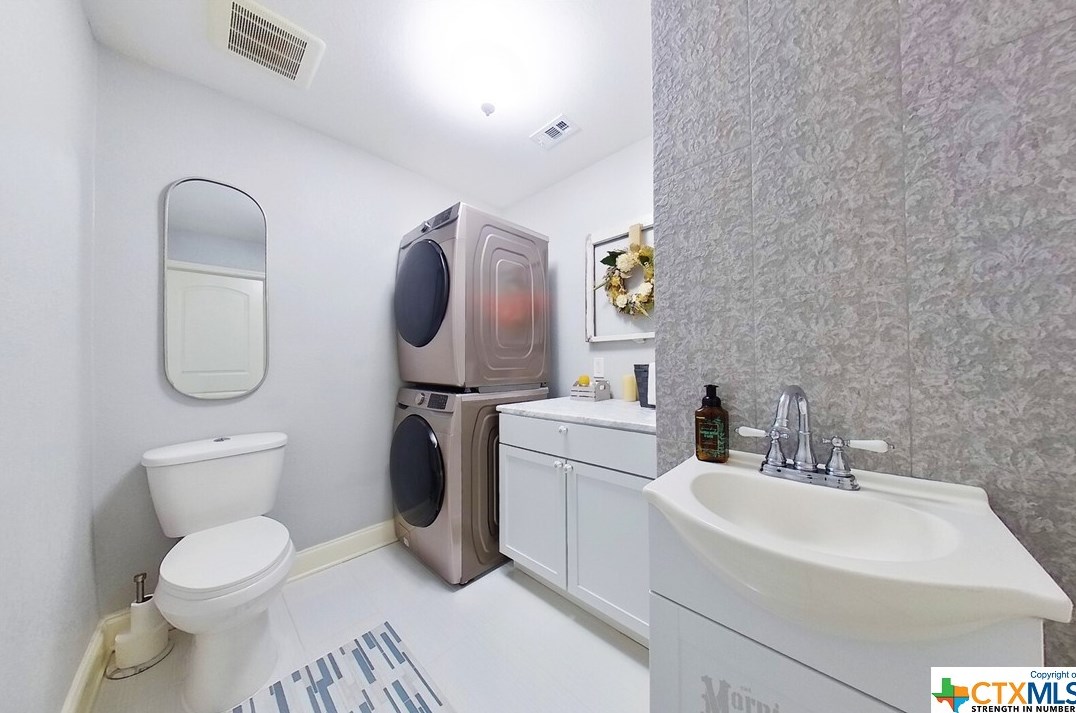 1075 Colleen Dr, New Braunfels TX 78133-5327 exterior