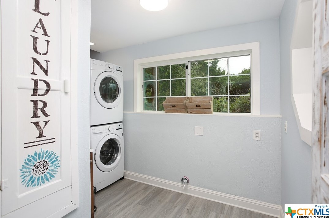 1075 Colleen Dr, New Braunfels TX 78133-5327 exterior