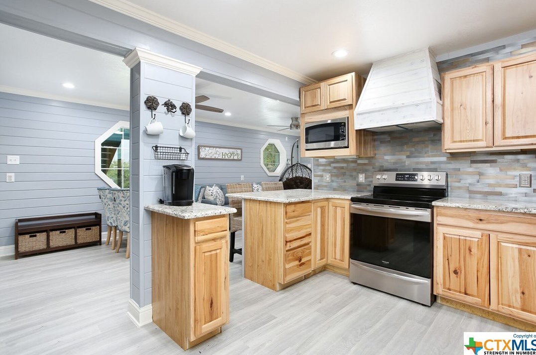 1075 Colleen Dr, New Braunfels TX 78133-5327 exterior