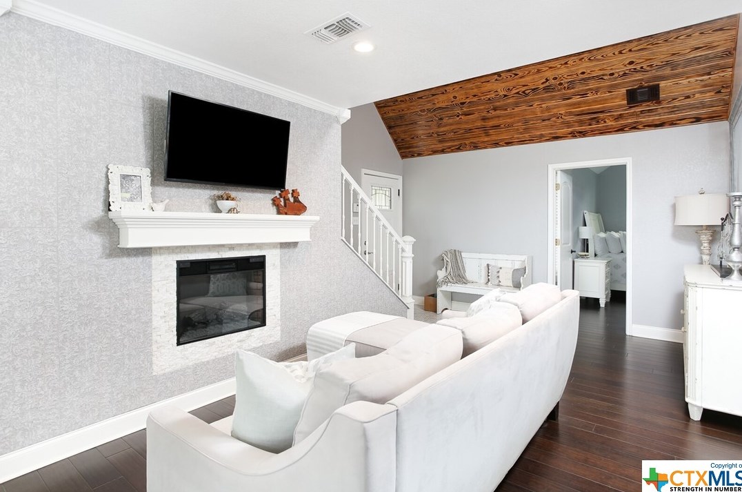 1075 Colleen Dr, New Braunfels TX 78133-5327 exterior