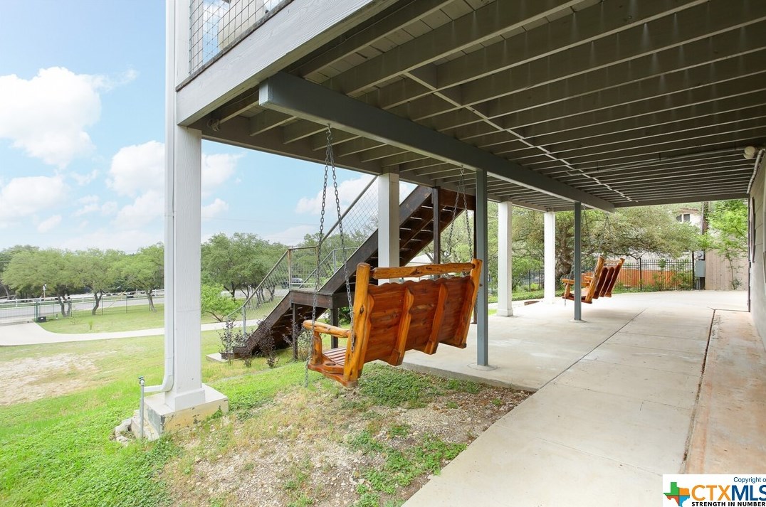 1075 Colleen Dr, New Braunfels TX 78133-5327 exterior