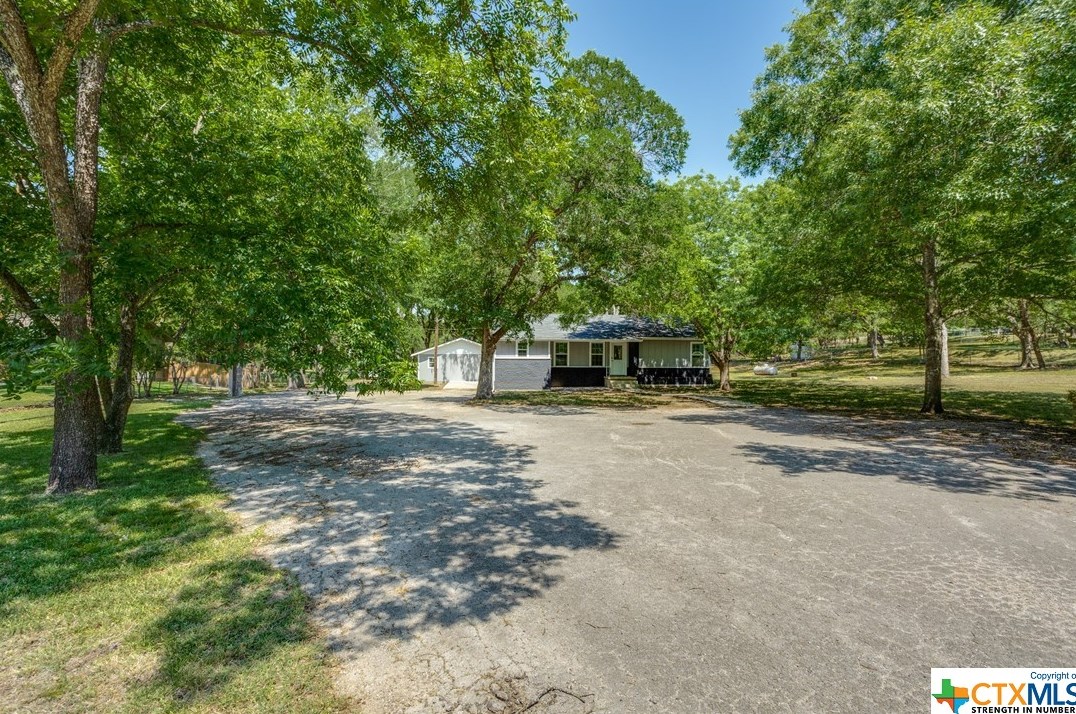 1402 Howe St, Lampasas, TX 76550-3013