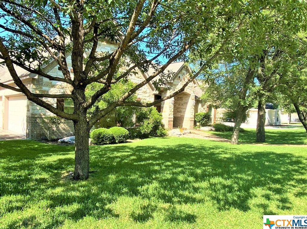 506 Eagle Landing Dr, Morgans Point, TX 76513