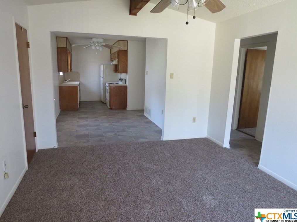 896 Plaza Ct, Killeen TX  76548-1481 exterior