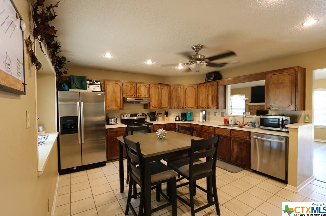 2401 Lazy Ridge Dr, Killeen, TX 76543-3033