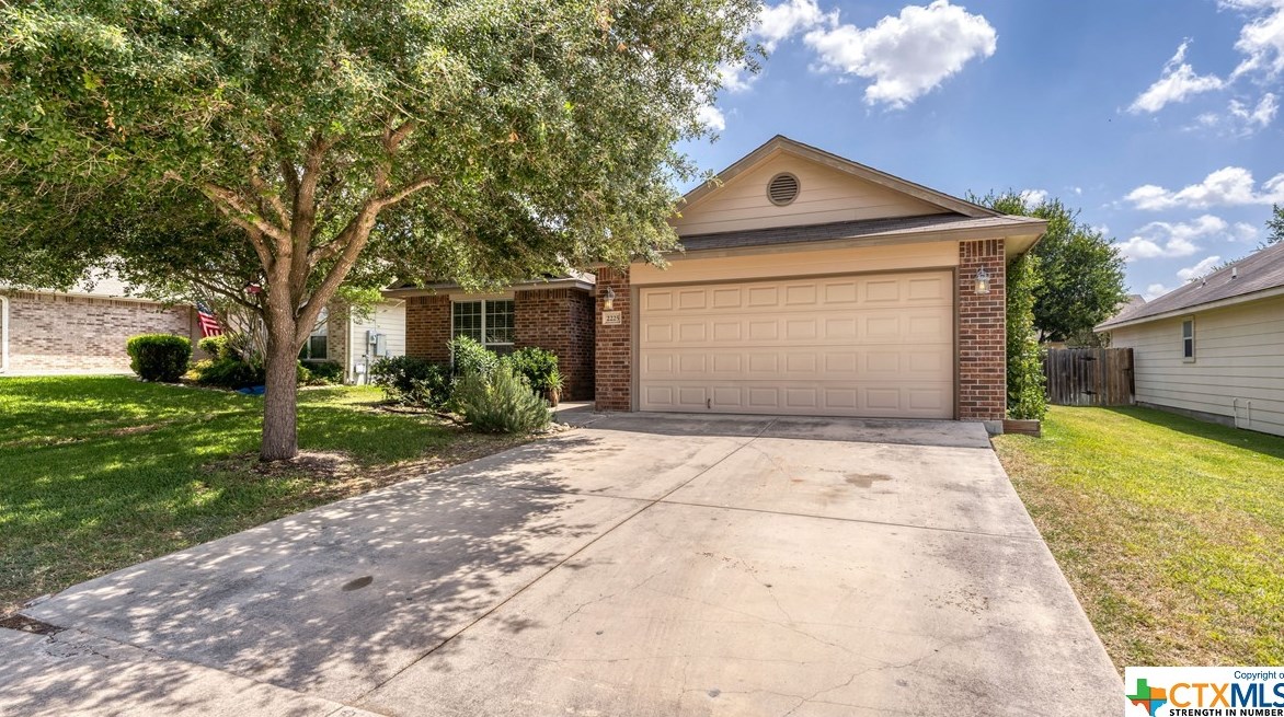 2225 Bentwood Dr, New Braunfels, TX 78130-2993