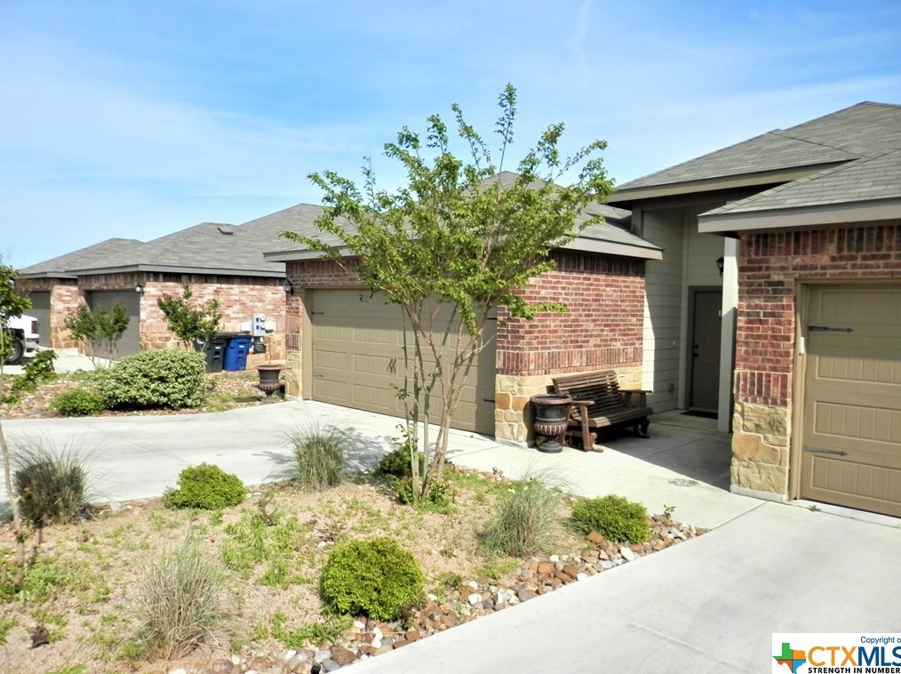698 Saengerhalle Rd, New Braunfels, TX 78130-2702