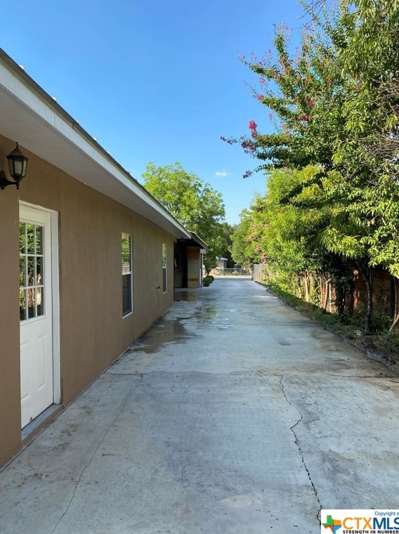 235 Hidalgo Ave, New Braunfels TX 78130-6731 exterior