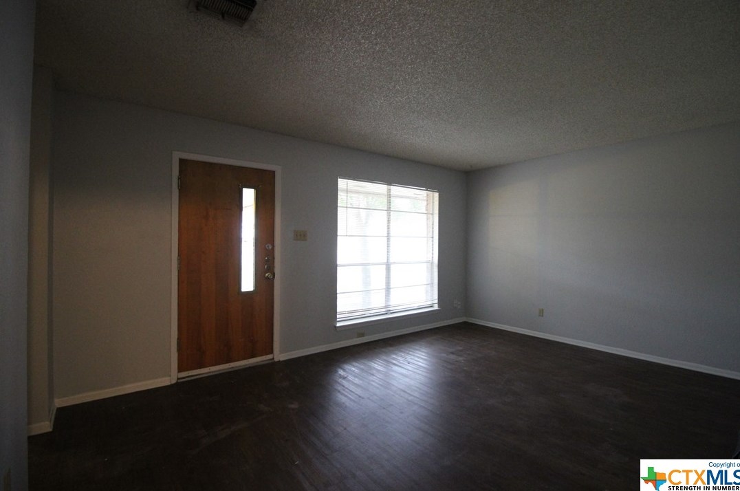 319 Briarwood Dr, New Braunfels, TX 78130-8119