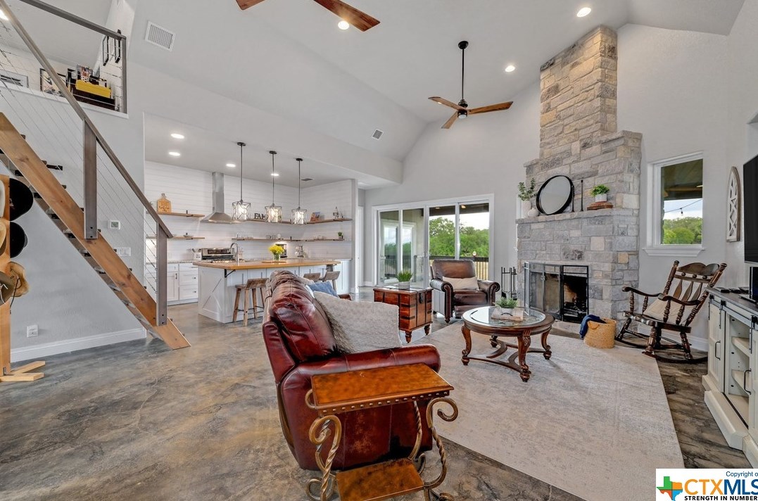 546 Riv Chase Way, New Braunfels TX 78132-6300 exterior