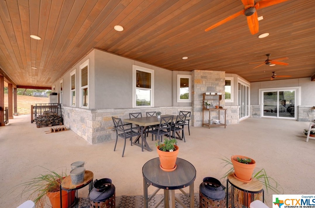 546 Riv Chase Way, New Braunfels TX 78132-6300 exterior