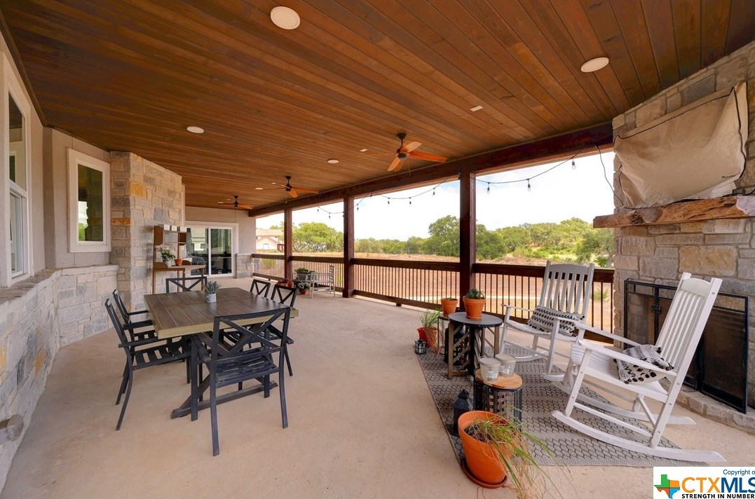 546 Riv Chase Way, New Braunfels TX 78132-6300 exterior