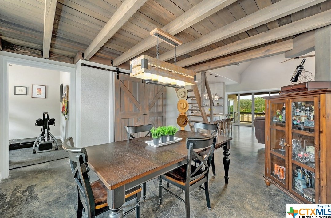 546 Riv Chase Way, New Braunfels TX 78132-6300 exterior