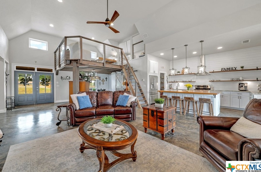 546 Riv Chase Way, New Braunfels TX 78132-6300 exterior