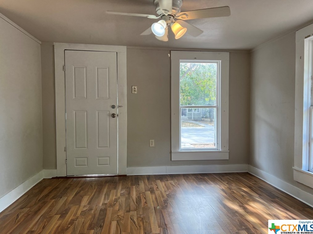 414 N San Marcos St, Seguin, TX 78155