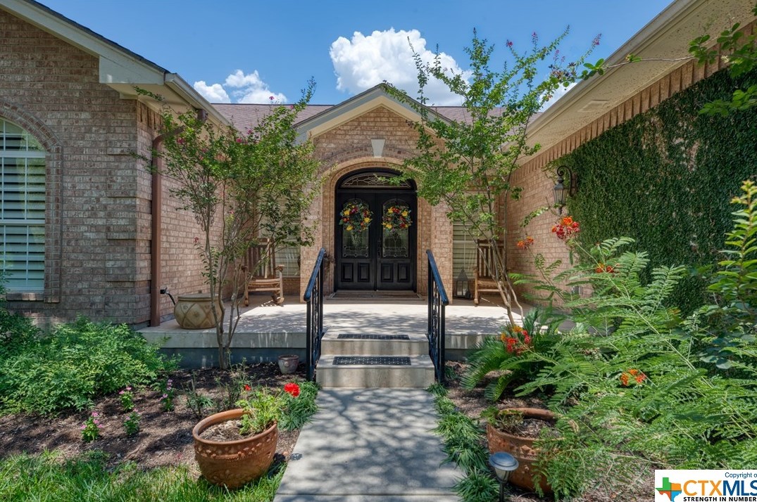 634 Hunters Creek Dr, New Braunfels, TX 78132-4779